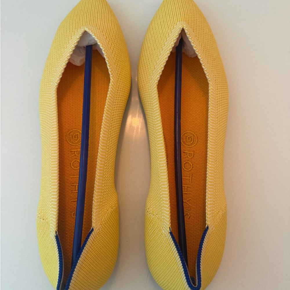 Rothy's Yellow Knit THE POINT with Navy Trim - New without box